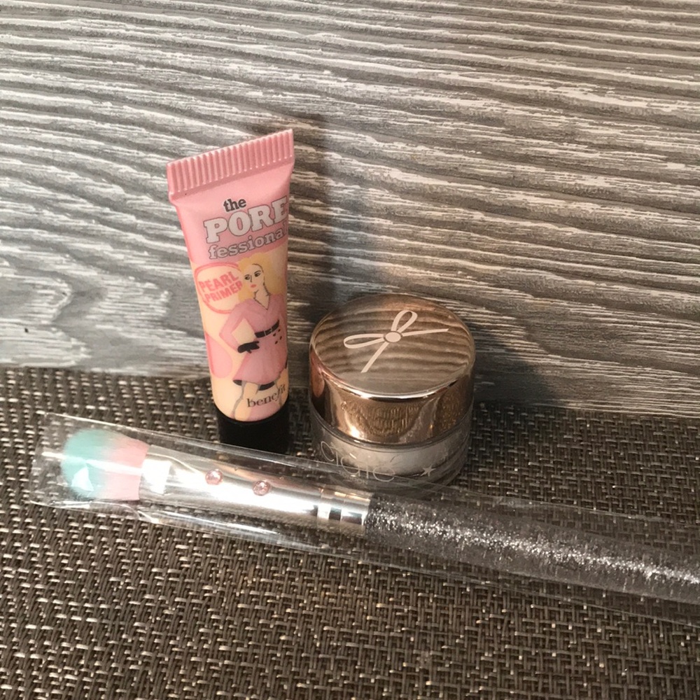 Primer, translucent powder, and brush.